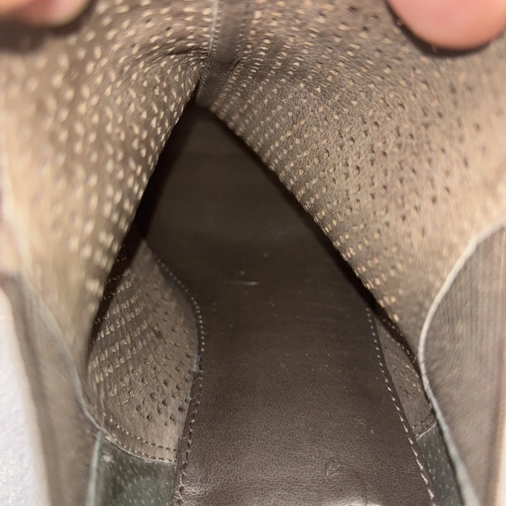 Vince Camuto Celena Brown Leather Ankle Booties Laser Cut Women's 9M EUC